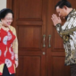 Ketua Umum PDI Perjuangan Megawati Soekarnoputri bersama Ketua Umum Partai Gerindra, Prabowo Subianto.
