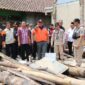 Deputi Bidang Logistik dan Peralatan (Logpal) Badan Nasional Penanggulangan Bencana (BNPB) Lilik Kurniawan tinjau lokasi terdampak bencana tanah longsor. (Dok. BNPB)