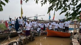 Ratusan Nelayan kecil di kampung Nelayan Roban Timur, Kabupaten Batang, Jawa Tengah, mendeklarasikan dukungan Capres 2024. (Dok. Relawan Prabowo - Gibran)