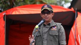 Kepala BNPB Letjen TNI Suharyanto mengunjungi lokasi terdampak banjir di Kabupaten Kendal. (Dok. BNPB)