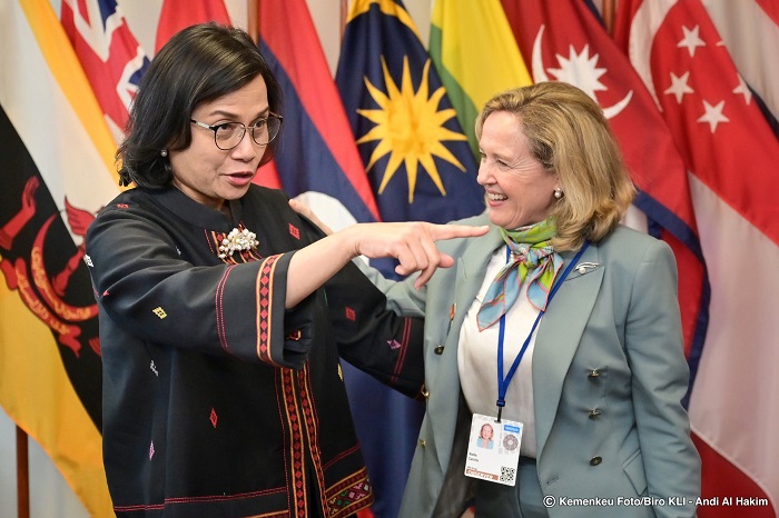 Menteri Keuangan (Menkeu) Sri Mulyani Indrawati bertemu bilateral dengan Presiden European Investment Bank (EIB) Nadia Calvino. (Dok. Kemenkeu.go.id)