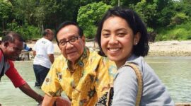Politikus senior Partai Golkar Akbar Tanjung, dan putrinya Sekar Krisnauli Tanjung. (Instagram.com @akbartanjung)