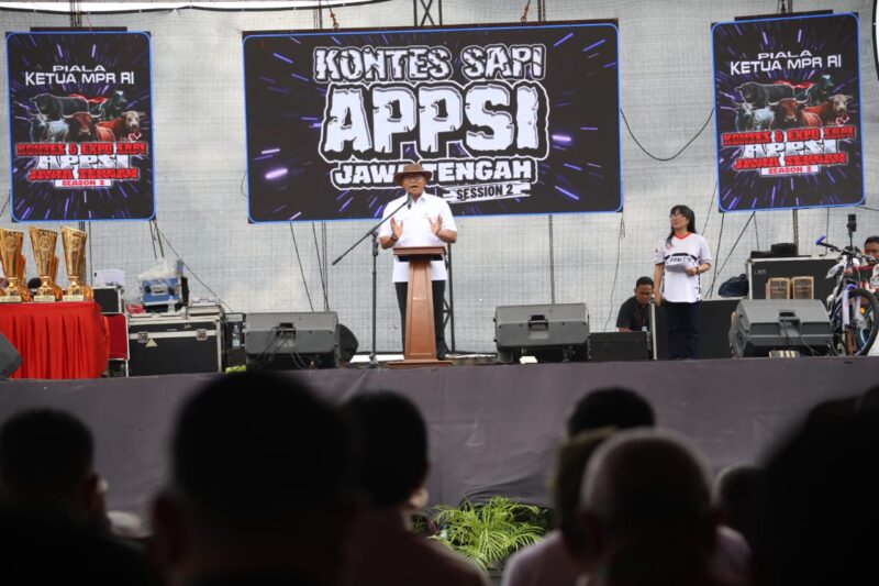 Wakil Menteri Pertanian RI, Sudaryono dalam acara Kontes dan Expo Sapi APPSI 2025 di Boyolali. (Dok. Kementan)