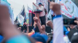 Presiden Republik Indonesia Prabowo Subianto hadir langsung dalam perayaan Hari Buruh Internasional 2025 di kawasan Monumen Nasional (Monas), Jakarta, Kamis (1/5/2025). (Dok. Tim Media Prabowo)